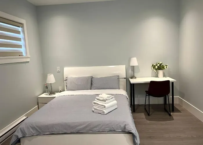 Entire Brand New 3 Bed 2 Bath Guesthouse