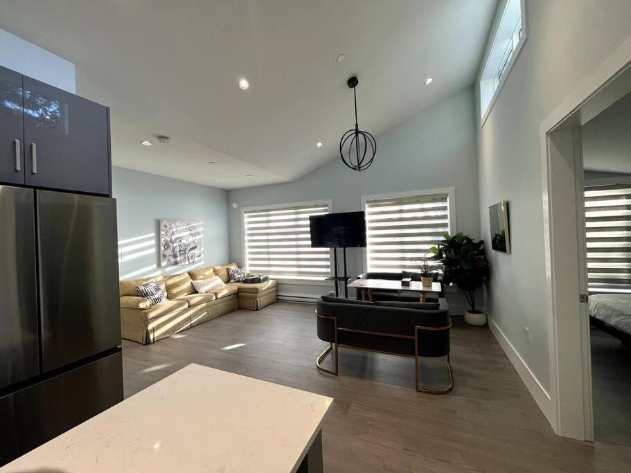 Entire Brand New 3 Bed 2 Bath Casa de férias Vancouver