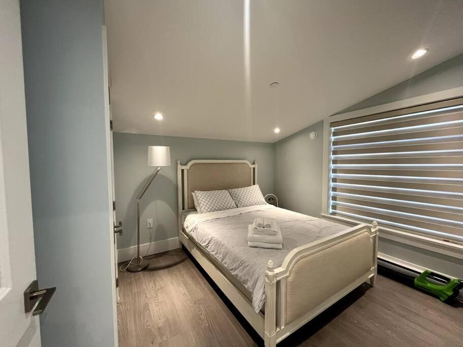Entire Brand New 3 Bed 2 Bath Casa de férias